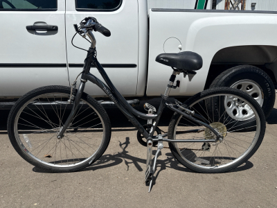 (1) 26&rdquo; Raleigh Grey Bike