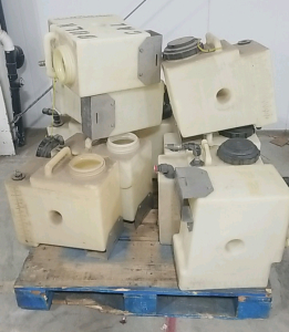 (12) 7 Gallon Heavy Duty Chemical Resistant Tanks
