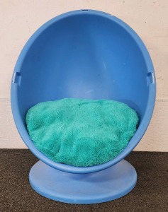 Kids Spinning Egg Chair.