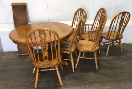 Table With (6) Matching Chairs