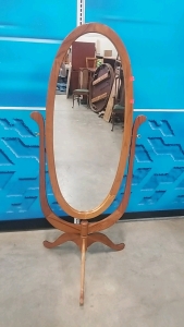 Standing Oval Mirror (48" x 21")