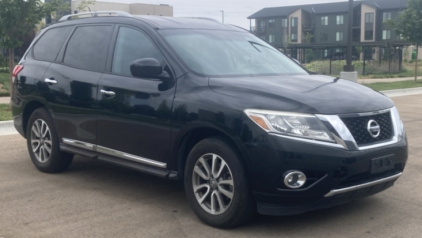 2013 NISSAN PATHFINER - AWD!