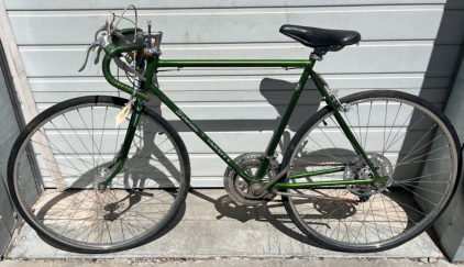 26&rdquo; Schwinn Varsity Road Bike