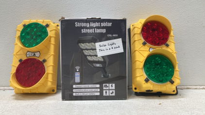 (4) Pack Solar Street Lamps - (2) Red/Green Lights