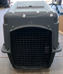 (1) Petmate Dog Crate - 32" PM Pet Porter - 30 to 50 lbs