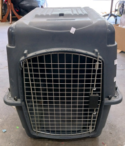 (1) Petmate Pet Porter 2 - 32" Dog Crate