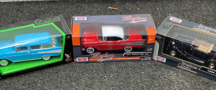 (3) 1:24 Scale Diecast Collectible Cars