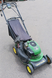 (1) John Deere JS20 Self-Propelled Mower - 6.75HP - Starts Up!!