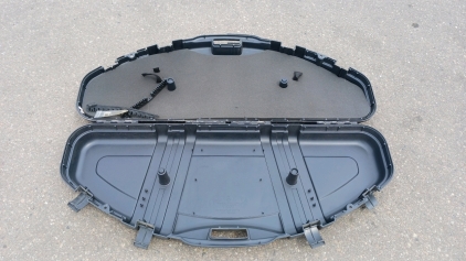 (1) Plano PillarLock Hard Bow Case - w/ Foam Interior