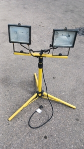 (1) Dual Head Portable Work Light on Adjustable Tripod
