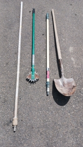 (4) Outdoor Hand Tools - Garden Claw Hoe Extension Poles & Shovel