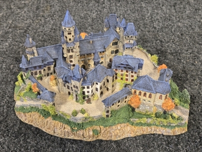 Danbury Mint - Enchanted Castles of Europe - Braunfels Castle - 9" x 4&frac12;"