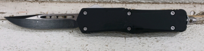 (1) Microtech Combat Troodon Knife - D/E Blade - Model 00556