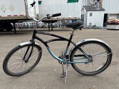 (1) 26&rdquo; Trek Cruiser Classic Black And Blue Bike