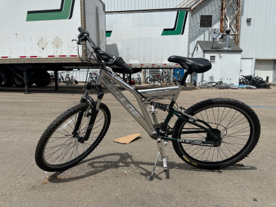 (1) 26&rdquo; Oclaf Silver Bike