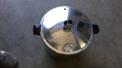 Presto Pressure Cooker and Canning Rack