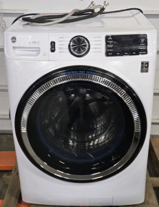 GE - 4.8 Cubic Foot - Smart Front Load Washer - 28"W x 39"H x 31"D