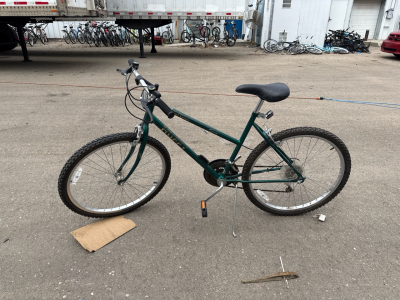 (1) 26&rdquo; Huffy Superia Green Bike