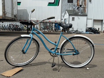 (1) 26&rdquo; Huffy Blue Bike