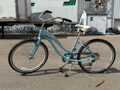 (1) 26&rdquo; Simple Giant Seven Speed Blue Bike