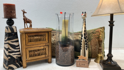 Savannah Style Home Decor - Lamp (turns on!) & More!