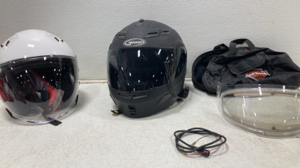 (2) Motorcycle Helmets - Harley Davidson Bag - Extra Visor