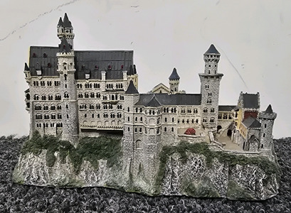 Neuschwanstein Castle 5"x8.5" Sculpture- "Enchanted Castles Of Europe" By The Danbury Mint