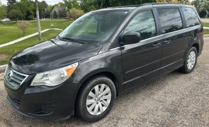 2012 VOLKSWAGEN ROUTAN - DVD PLAYER! SUNROOF!
