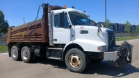 ACHD 2009 VOLVO VHD DUMP TRUCK - DIESEL! LOCAL FLEET!