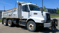 ACHD 2009 VOLVO VHD DUMP TRUCK -