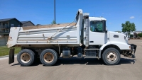 ACHD 2009 VOLVO VHD DUMP TRUCK - - 3