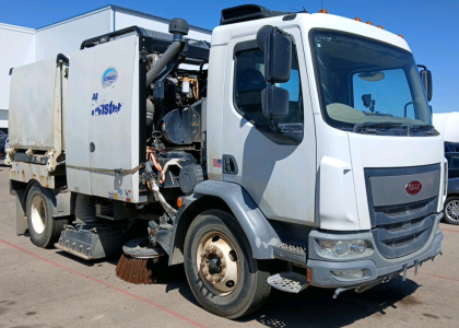 ACHD 2017 PETERBUILT 220 SCHWARZE A8 - DIESEL! 34K MILES