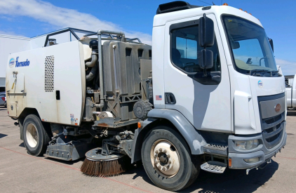 ACHD 2016 PETERBILT 220 SCHWARZE A7 SWEEPER - DIESEL! LOCAL FLEET!