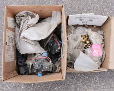 (2) Boxes Flow Pumps & Brass Fittings - (4) Sur-Flo Pumps (1) Box Brass Fittings [R4]