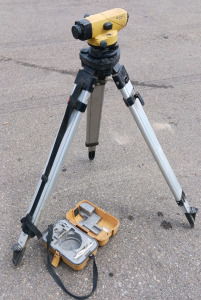 (1) Topcon AT-B4 Auto Level w/ Tripod & Case - N23093