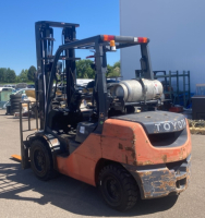 2007 TOYOTA 8FGU30 FORK LIFT - 9048 HOURS!!