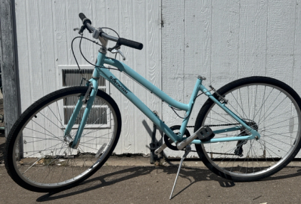 (1) 26&rdquo; Schwinn Blue Bike