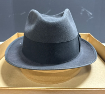 (1) Vintage Stetson Royal De Luxe The Eagle Fedora Men's Hat