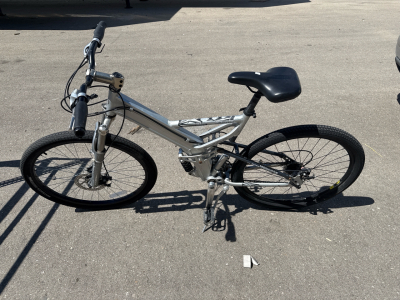(1) 26&rdquo; Aluminum Grey Bike