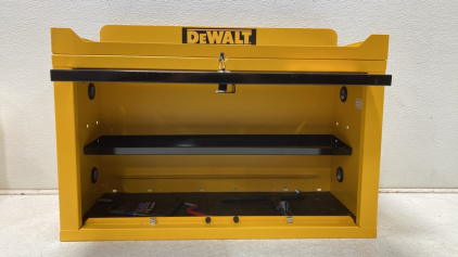 DeWALT Tool Chest - Lock & Key