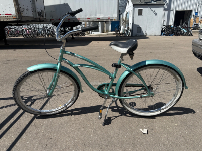 (1) 26&rdquo; Electra Bicycle Co Hawaii Teal Bike