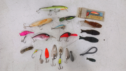 (21) Assorted Fishing Lures & Weights - Some Vintage - Includes Blue Fox Lure