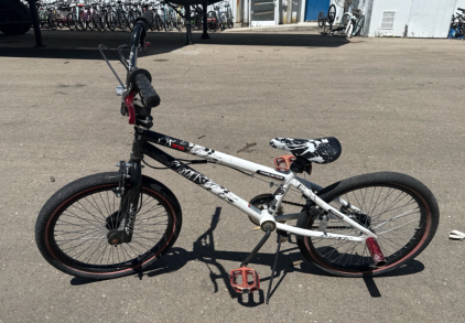 (1) 20&rdquo; Thruster Freestyle FS 20 Black And White Kids Bike