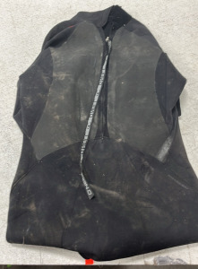 (1) O'Neil Wet Suit