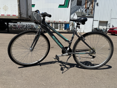 (1) 28&rdquo; Schwinn Pathway Black Bike