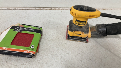 DeWalt Electric Sander - Plug In - Sanding Sheets 1/4