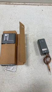 JohnsonControls Thermostat - JohnsonControls Low Side Pressure Gauge