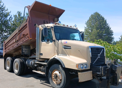 ACHD 2005 VOLVO VHD DUMPTRUCK - LOCAL FLEET!