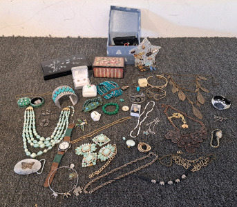 Jewelry And Trnket Boxes, Including Jewelry And Keychains