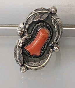 Vintage .925 Sterling Coral Feather Southwestern Style Ring